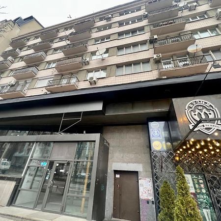 Apartments Near Arena City Kyiv Exterior photo